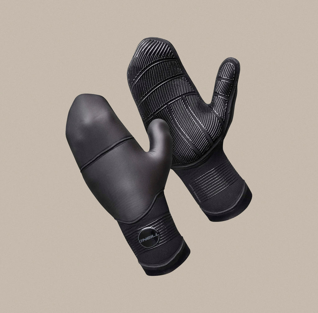 A pair of O'Neill wetsuits Psycho Tech 5mm mittens.